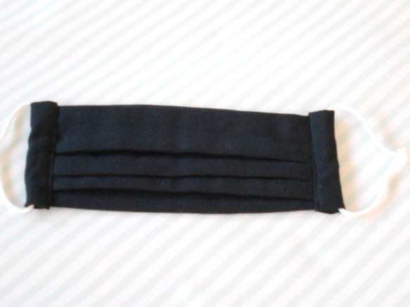 ダブルガーゼのプリーツマスク、ポケット・ワイヤー付き、大人サイズ、マスク用ゴム、黒（ゴムは白） 3枚目の画像