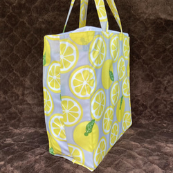 爽やかレモン柄の折りたたみエコバッグ　トートバック型　ナイロン製　お買い物　サブバッグ 4枚目の画像