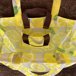 爽やかレモン柄の折りたたみエコバッグ　トートバック型　ナイロン製　お買い物　サブバッグ 5枚目の画像