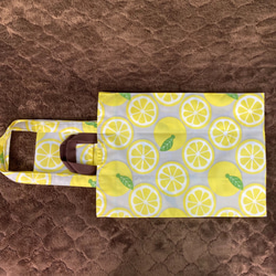 爽やかレモン柄の折りたたみエコバッグ　トートバック型　ナイロン製　お買い物　サブバッグ 6枚目の画像