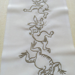 刺繍半衿　鳥獣戯画（蛙 兎 狐）　グレージュ 4枚目の画像