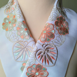 刺繍半衿 可愛い古典柄（菊・葵・手毬）成人式 2枚目の画像