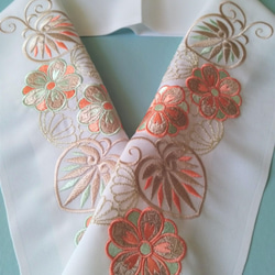 刺繍半衿 可愛い古典柄（菊・葵・手毬）成人式 1枚目の画像