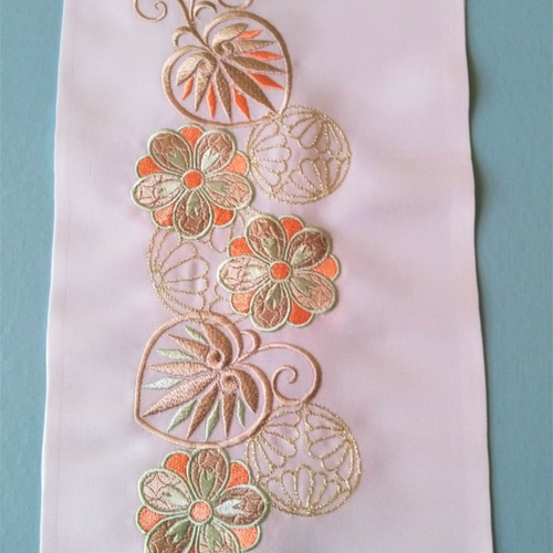 刺繍半衿 可愛い古典柄（菊・葵・手毬）成人式 和装小物（帯