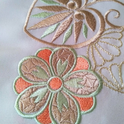 刺繍半衿 可愛い古典柄（菊・葵・手毬）成人式 5枚目の画像