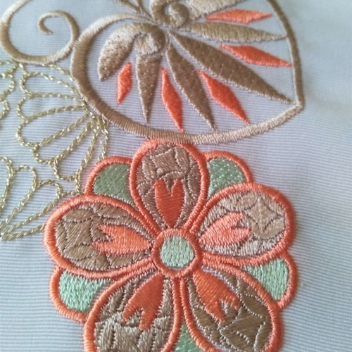 刺繍半衿 可愛い古典柄（菊・葵・手毬）成人式 和装小物（帯