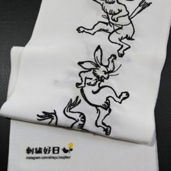 刺繍半衿　鳥獣戯画（蛙 兎 狐） 2枚目の画像