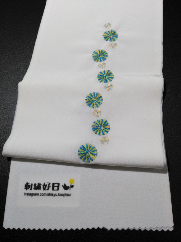 刺繍 半衿　おはじき玉　緑　段染め糸 3枚目の画像