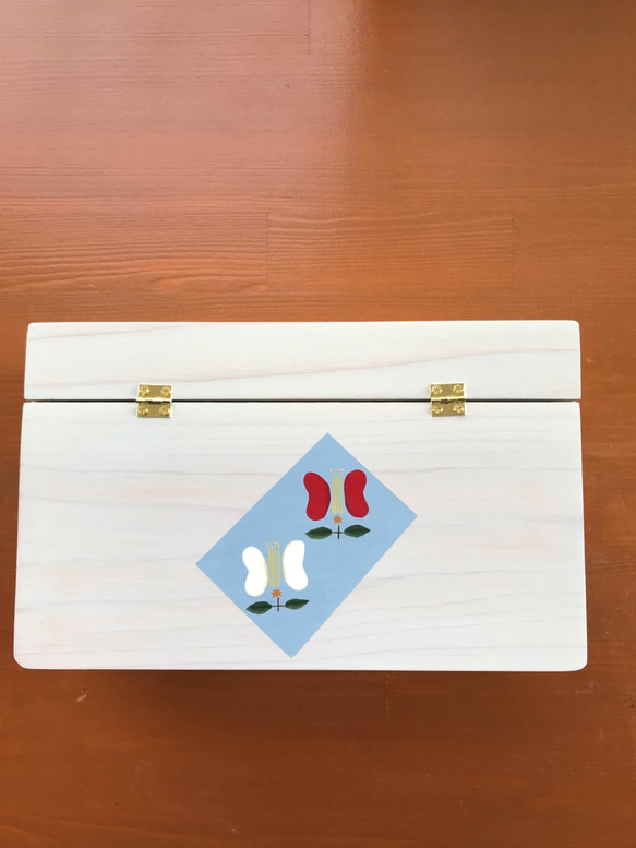 使い捨てマスクの収納箱　遠州椿(赤と白)　マスクケース　木製　インテリア風小箱　マスクストッカー 2枚目の画像