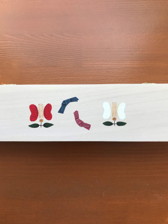 食卓に置ける箸箱(少し小さめの箸箱、遠州椿と結び文)　小物入れ　カトラリーケース 2枚目の画像