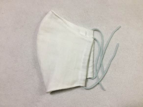 ダブルガーゼの立体マスク・大人用　フィルターポケット付き　白 2枚目の画像