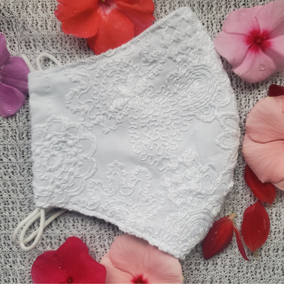 再販❗×4　大きなお花　レース刺繍マスク　裏地抗菌防臭トリプルガーゼ仕様 2枚目の画像