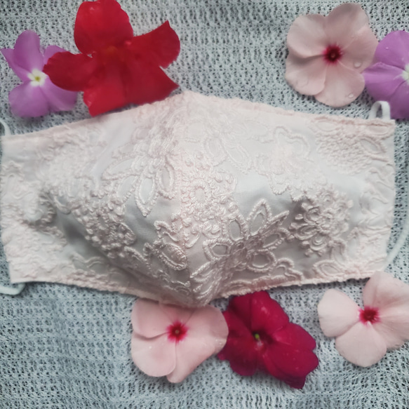 再販❗×3　ベビーピンク大きなお花　レース刺繍マスク　裏地抗菌防臭トリプルガーゼ 3枚目の画像