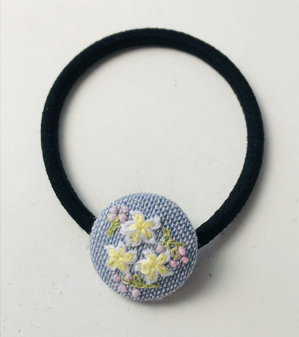 刺繍ヘアゴム 2枚目の画像