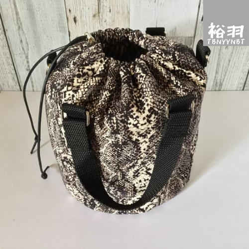 MARRONE マローネ パイソン巾着ショルダーバッグ　巾着 MARRONE マローネ パイソン巾着ショルダーバッグ 巾着 - メルカリ
