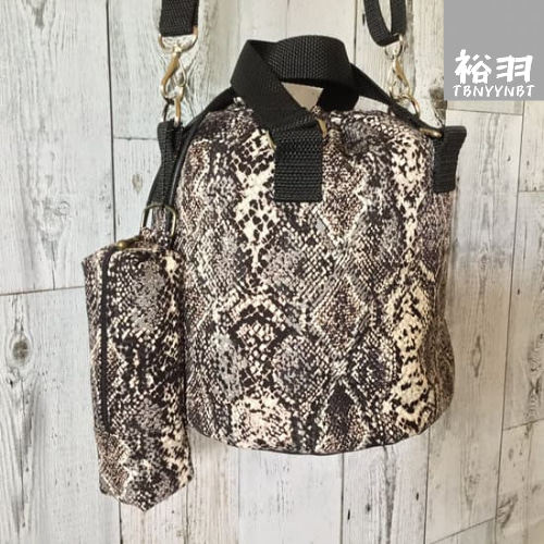 MARRONE マローネ パイソン巾着ショルダーバッグ　巾着 MARRONE マローネ パイソン巾着ショルダーバッグ 巾着 - メルカリ