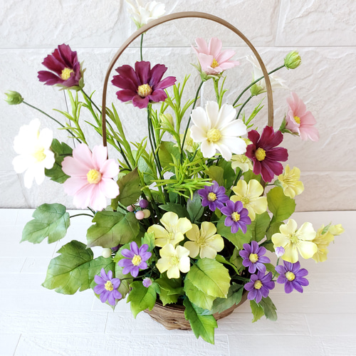 完売】パンフラワー/ クレイフラワー コスモスとバラ、都忘れの花籠