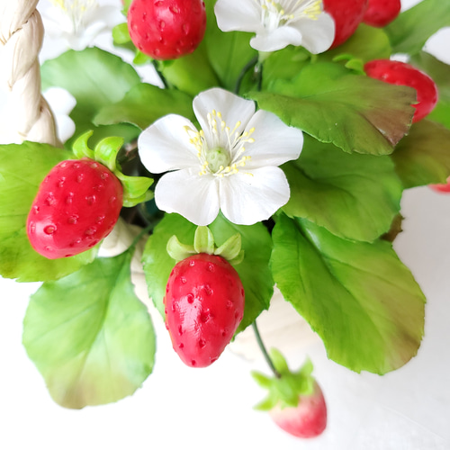 完売】パンフラワー/クレイフラワー♡ころんと可愛い♡真っ赤な苺の花