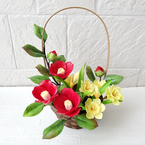 完売】パンフラワー/クレイフラワー 椿と水仙の花籠 アートフラワー