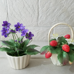 専用 イチゴの鉢植えとスイトピーアレンジ クレイフラワー 専用 イチゴの鉢植えとスイトピーアレンジ クレイフラワー