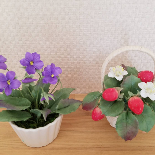 専用 イチゴの鉢植えとスイトピーアレンジ クレイフラワー 専用 イチゴの鉢植えとスイトピーアレンジ クレイフラワー