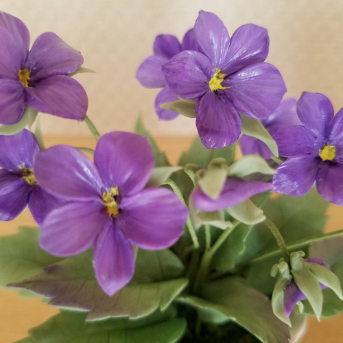 完売】クレイフラワー すみれとイチゴの花かご アートフラワー