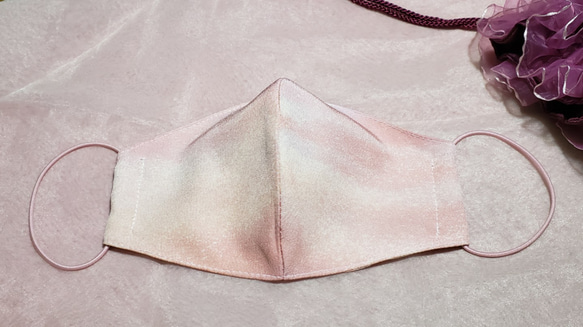 ☆シルクマスク☆送料無料☆高級シルクの上品な薄いピンク色の女性用立体布マスク  ☆ 2枚目の画像