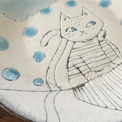 雨の日猫（ 丸皿）中皿 A 4枚目の画像