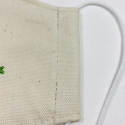 即納】グリーン刺繍 生成りベージュ レディースサイズ サラッとした布製 立体 フィット マスク 5枚目の画像
