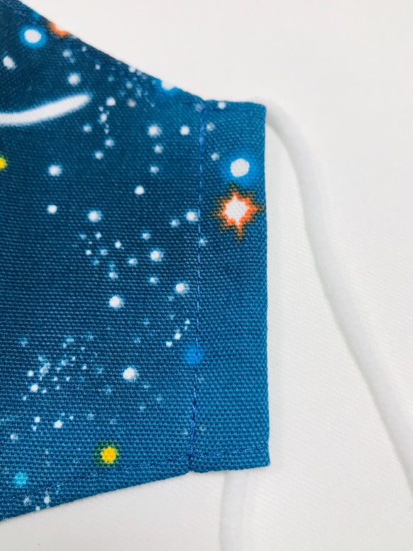 即納】ブルーネイビー 宇宙銀河柄  5歳前後用 男の子 キッズ マスク サラッとした布製 立体 フィット マスク 4枚目の画像