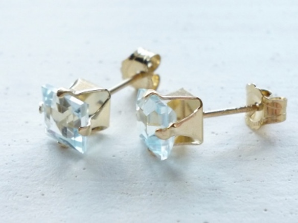 Square Blue Topaz ピアス 1枚目の画像