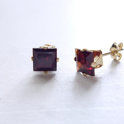 Square Garnet ピアス 1枚目の画像