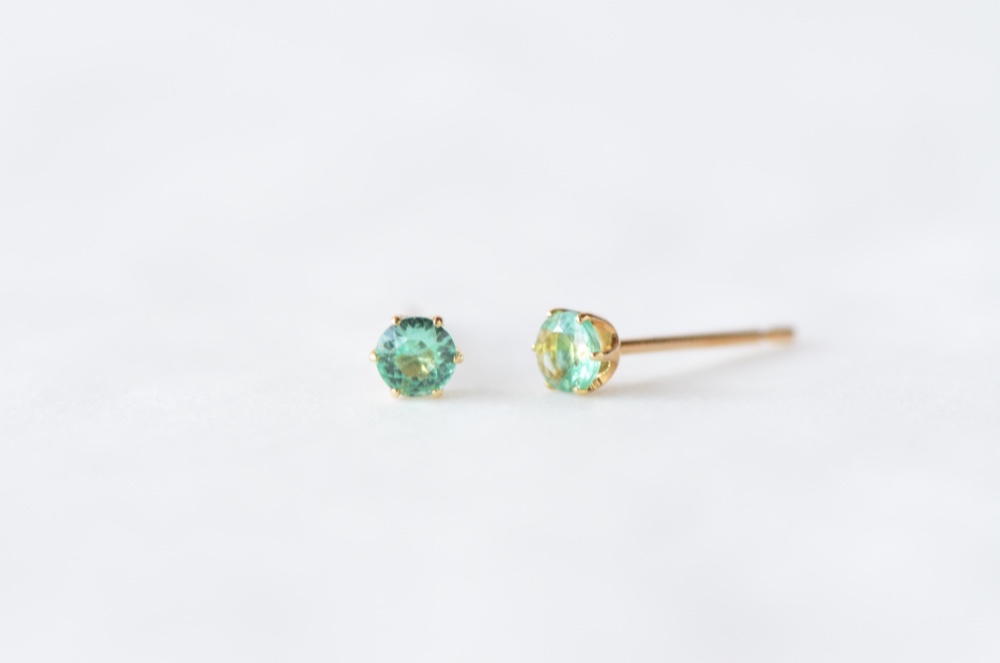 エメラルドピアス｜K18YG｜３ミリ｜セカンドピアスとしてもおススメ！｜BDP-5-EM