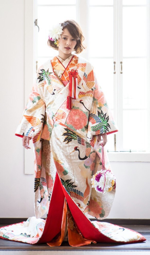 ホワイトダリアとピンポンマムのボールブーケ