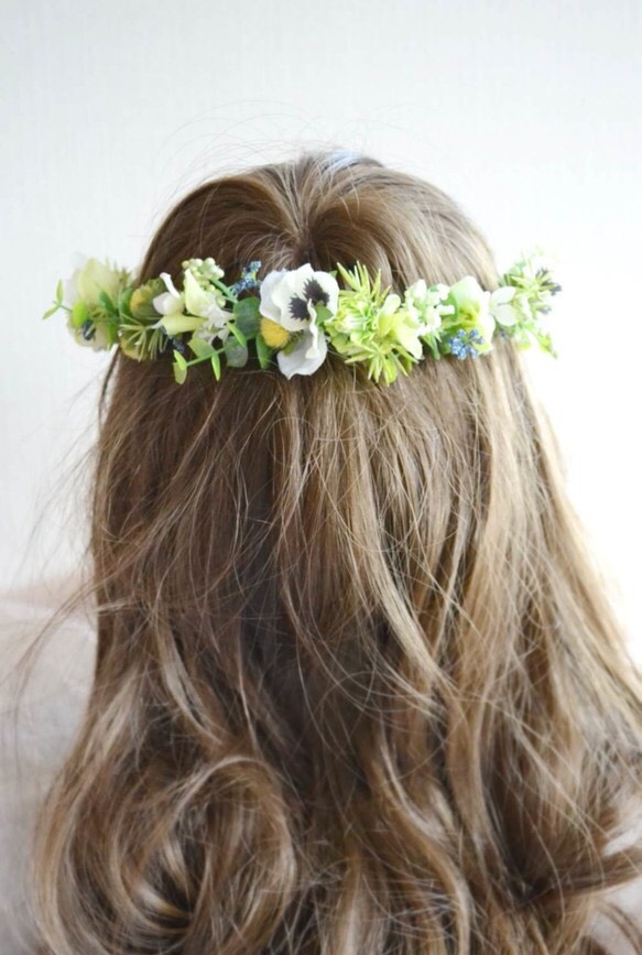 ホワイト・イエローの小花とハーブの花冠