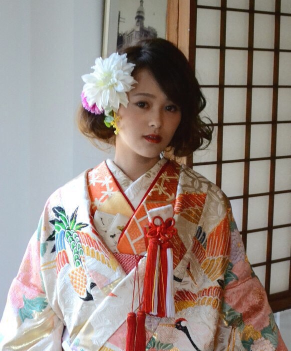 ホワイトダリアのヘアアクセサリー
