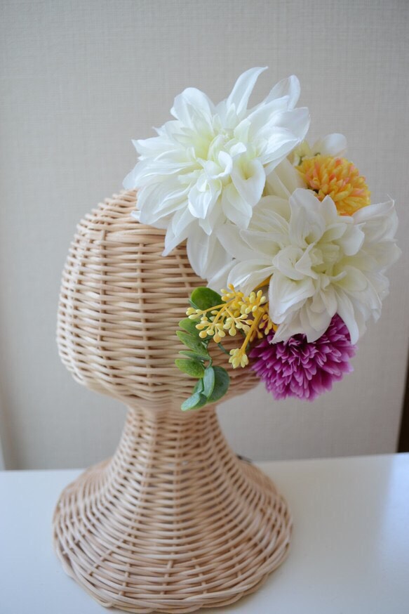 ホワイトダリアのヘアアクセサリー