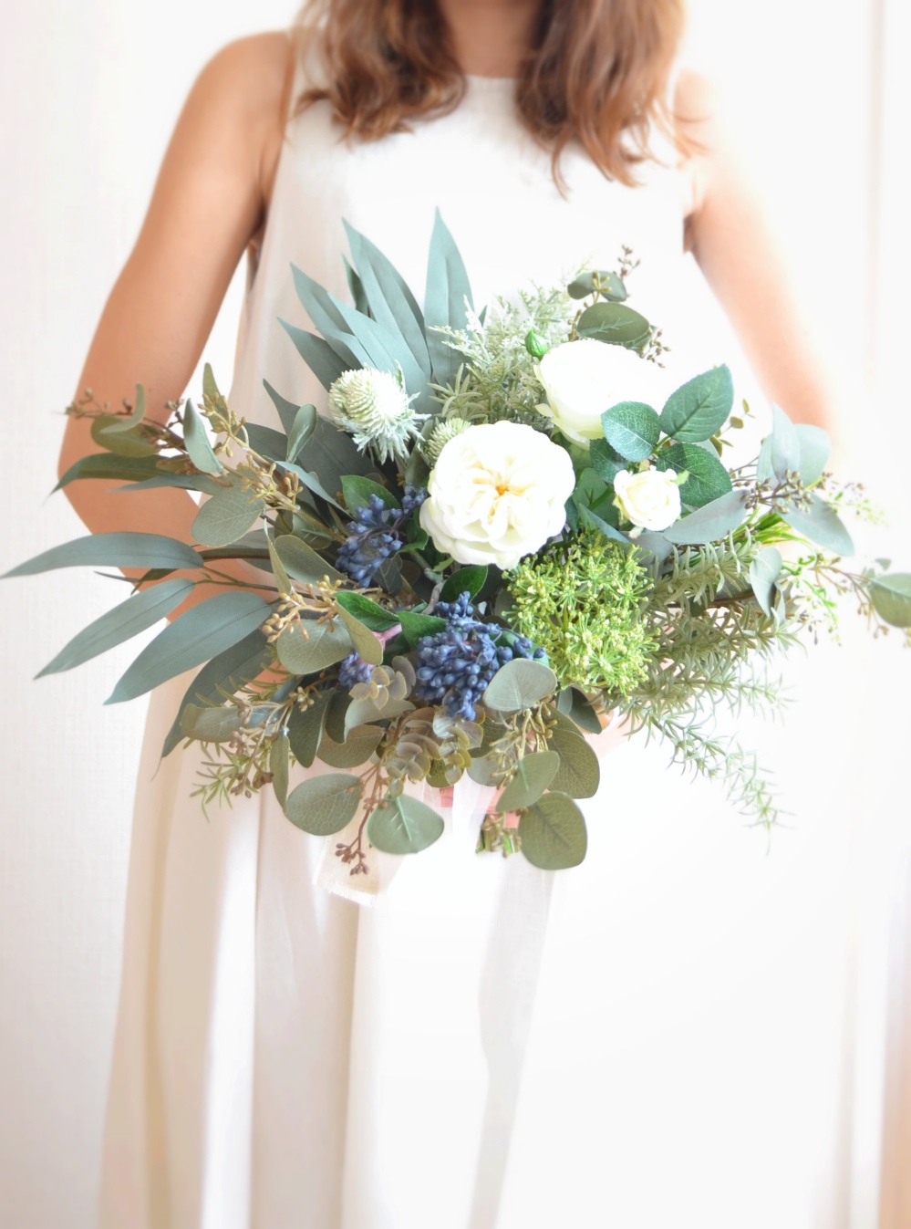 ホワイトローズのグレイッシュブーケ