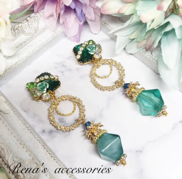 No.40 グリーンビジューピアス イヤリング♡ ピアス（その他） Rena  