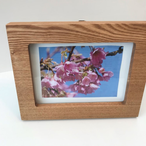 1枚板切り抜きのフォトフレーム（タモ） フォトフレーム・写真立て  