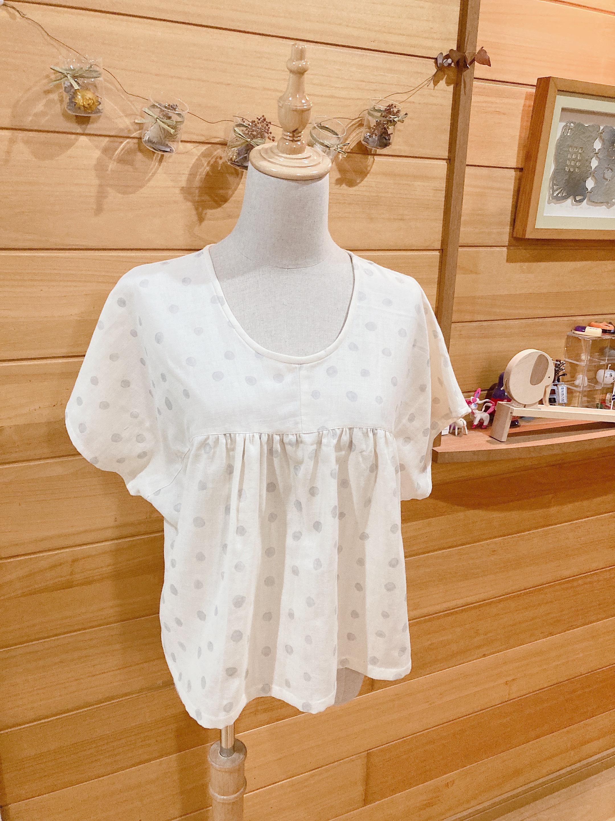 半袖ガーゼブラウス•生成カラー水玉