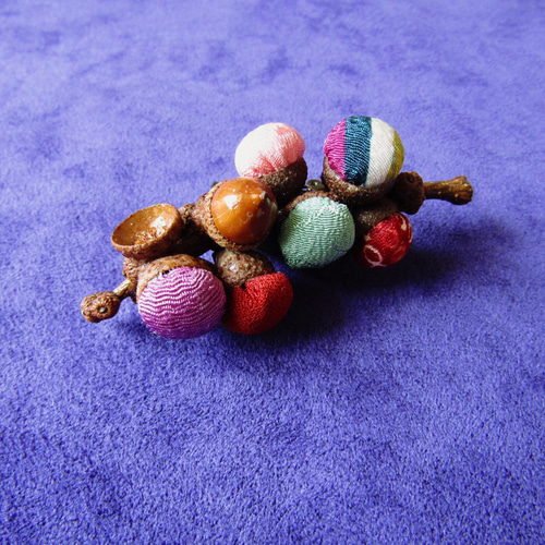 どんぐりのブローチ 和風 ブローチ み 通販 8999912｜Creema(クリーマ)