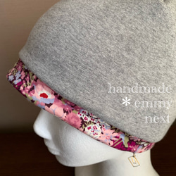 送料無料＊handmadeアラン風リバーシブルニット帽子〈LIBERTY  Thorpe〉ライトグレー　可愛い医療用帽子 4枚目の画像