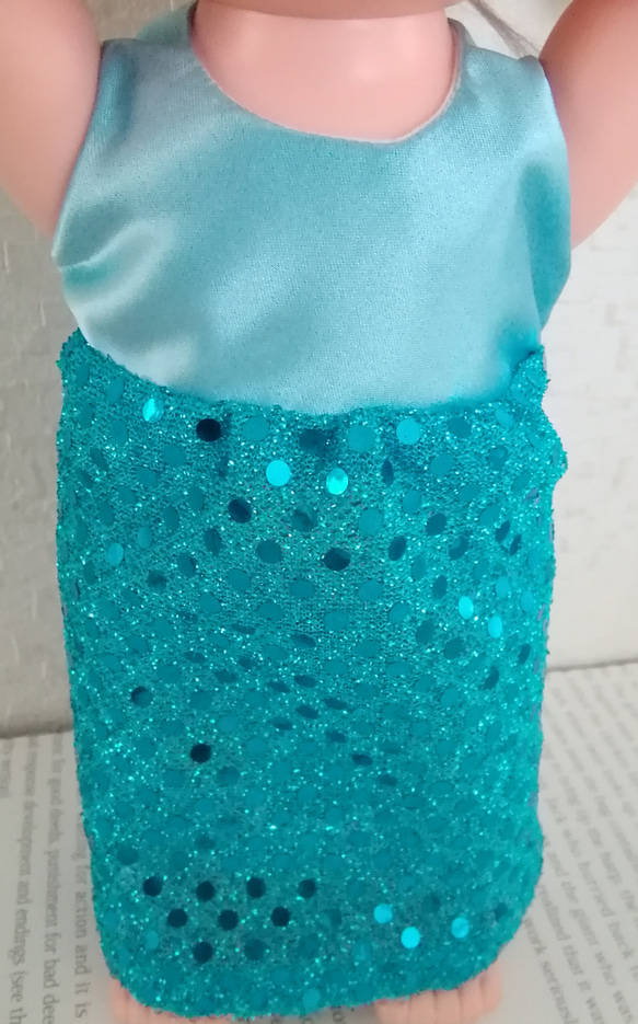 お人形さんのノースリーブドレス　水色　ドット　25cm位のドール用　サイズが合えばぬいぐるみにも 3枚目の画像