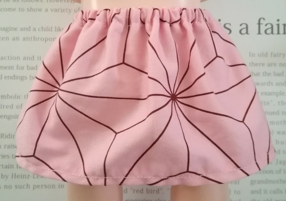お人形さんのギャザースカート　ピンクの麻の葉柄　和柄　25cm位のドール用　ぬいぐるみ  着せ替え服　オーダーメイド可 2枚目の画像