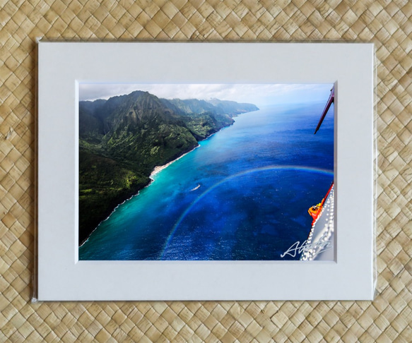 「海の虹」眼下に現れた神秘的で美しい虹とナパリコーストの山々 ２Lマットフレーム作品 ハワイの風景写真 1枚目の画像