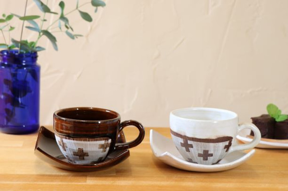 クロス柄 コーヒーカップ&ソーサー２個セット 益子焼 Creema限定 1枚目の画像