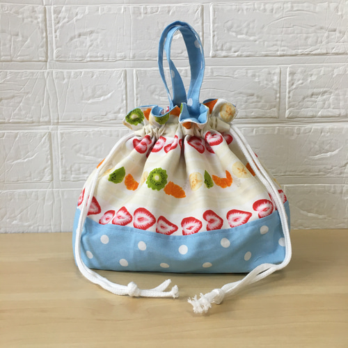 お弁当袋裏地付き❤いちごバスケット❤カゴ柄❤イチゴ柄❤ハンドメイド 手作りのおしゃれかわいい幼稚園グッズ保育園グッズの専門店通販