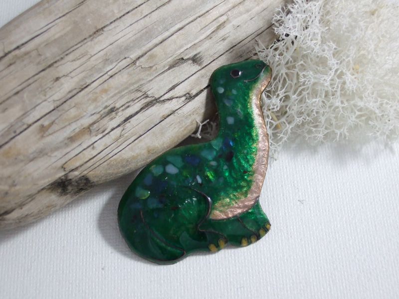 彫金地七宝　ディプロドクス　緑