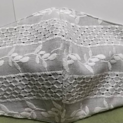 ＊抗菌、抗ウイルス加工＊お洒落な立体大人マスク　（綿１００％ 刺繍Grayish Lace ) 1枚目の画像